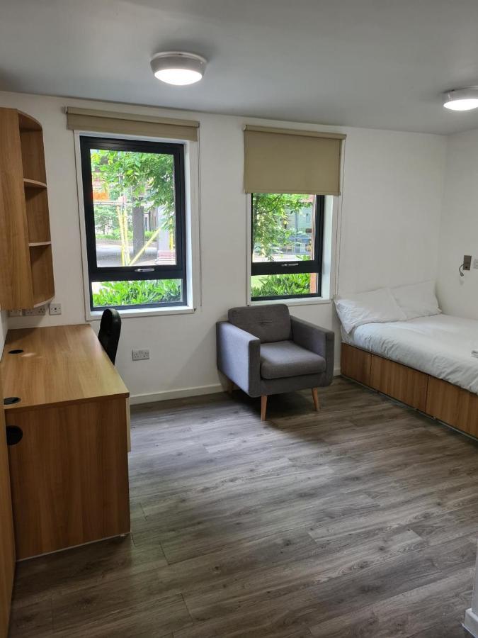 Spacious And Comfy At Chapter Highbury I In