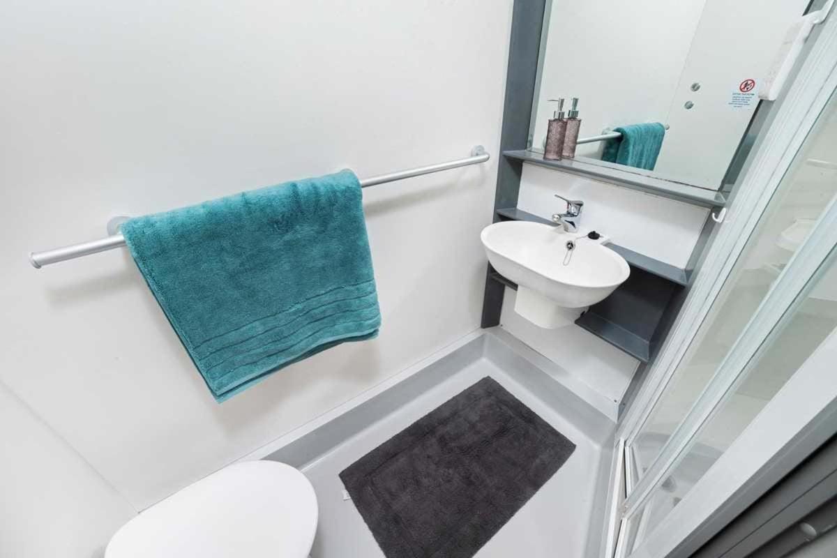 Spacious And Comfy At Chapter Highbury I In Londra